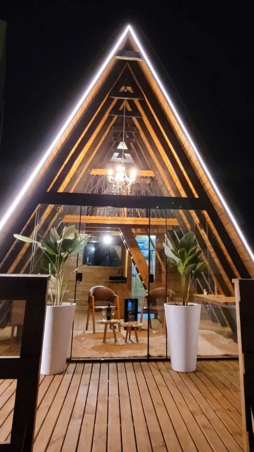 chalé de madeira moderno para Airbnb construído com madeira pinus tratada